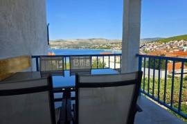 Apartment with sea view, Okrug Gornji