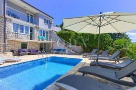 Novi Vinodolski, house with a pool