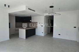 Kaštel Stari luxury apartment of 77.1 m² ground floor with a large terrace, garage and garden