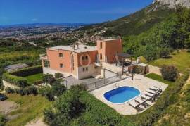 A beautiful villa in Solin with two swimming pools