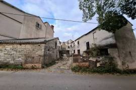 ISTRIA, PAZIN - Casa indipendente in pietra da ristrutturare parzialmente