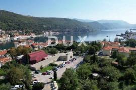 RIJEKA, BAKAR, ZENTRUM - Baugrundstück im Zentrum der Stadt Bakar 2.600 m2 mit Blick auf das Meer für ein Wohngebäude - Wohnungen / Apartments / Einfamilienhaus / Villa! GELEGENHEIT!