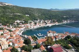RIJEKA, BAKAR, ZENTRUM - Baugrundstück im Zentrum der Stadt Bakar 2.600 m2 mit Blick auf das Meer für ein Wohngebäude - Wohnungen / Apartments / Einfamilienhaus / Villa! GELEGENHEIT!