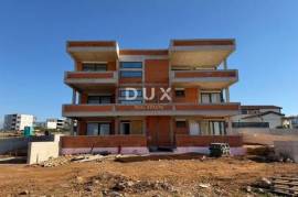 ISLAND OF PAG, POVLJANA – Two-bedroom apartment with a large terrace in a modernly equipped building