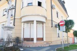 Đakovo, 53 m² clinic in the city center, fully equipped.