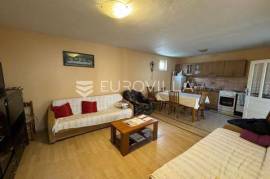 Đakovo, Vila - Ground-Floor House with a Building Plot in the Yard