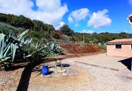 Charming Single Storey Villa With 4 Bedrooms And A Double Garage On A Plot Of 2146 M2 With Covered Swimming Pool, Petanque Court And Lovely Views.