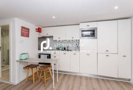 Alfama Renovated T1 With Al Rental License Fully Furnished