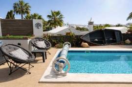 Villa With Pool In Las Coloradas