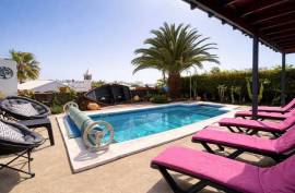 Villa With Pool In Las Coloradas