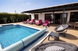 Villa With Pool In Las Coloradas