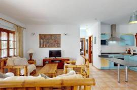 Villa With Pool In Las Coloradas