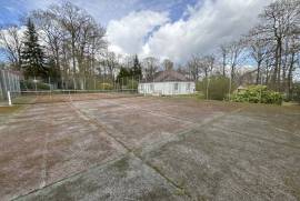 Detached House with Mature Garden