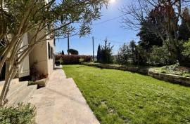 Fully Renovated Detached House with Pool