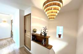 Fully Renovated Detached House with Pool