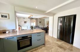 Fully Renovated Detached House with Pool