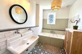 Fully Renovated Detached House with Pool