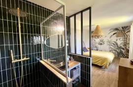 Fully Renovated Detached House with Pool