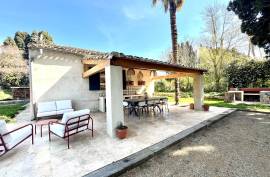 Fully Renovated Detached House with Pool