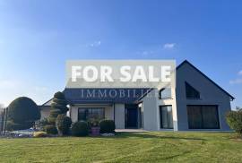 Contemporary Detached House with Landscaped Garden