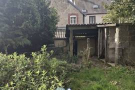 Traditional House with Garden in Great Location