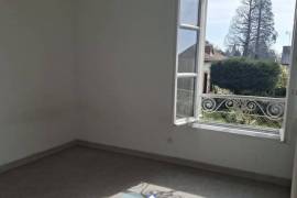 Traditional House with Garden in Great Location