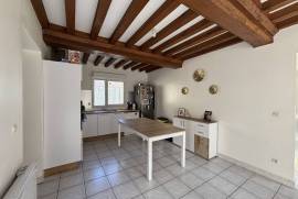 Traditional House with Garden Traditional House with Garden