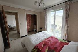 Detached House with Landscaped Garden Detached House with Landscaped Garden