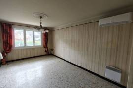 Detached House with Landscaped Garden Detached House with Landscaped Garden