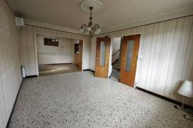 Detached House with Landscaped Garden Detached House with Landscaped Garden