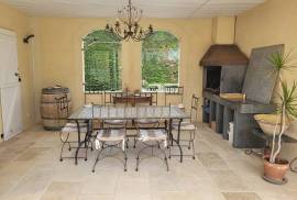 Bastide-Style Villa with Swimming Pool and Open Views