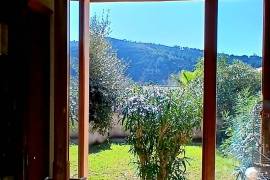 Detached Villa in Landscaped Garden with Garage