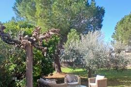 Detached Villa in Landscaped Garden with Garage