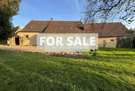 Detached Country House with Landscaped Garden