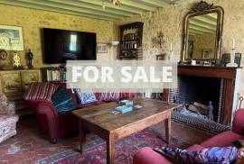 Detached Country House with Landscaped Garden