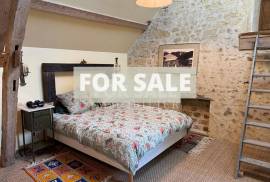 Detached Country House with Landscaped Garden