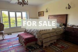 Detached Country House with Landscaped Garden