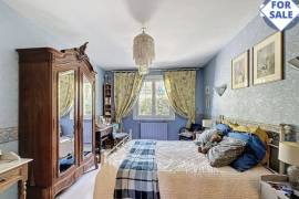 Detached Country House with Woodland Plot
