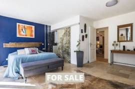 Contemporary Detached House with Swimming Pool Contemporary Detached House with Swimming Pool