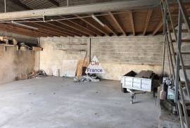 Large Garage with Many Possibilities