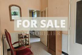 Traditional House with Garden