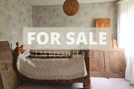 Traditional House with Garden