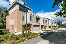 Detached house for rent in Riga, 280.00m2