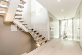 Detached house for rent in Riga, 280.00m2