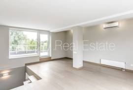 Detached house for rent in Riga, 280.00m2