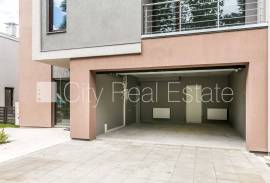 Detached house for rent in Riga, 280.00m2