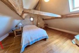 5 room, 96m2 Hamlet house for sale in Lucay le male - 170 000 € *