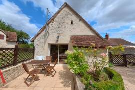 5 room, 96m2 Hamlet house for sale in Lucay le male - 170 000 € *