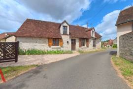 5 room, 96m2 Hamlet house for sale in Lucay le male - 170 000 € *