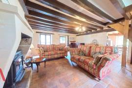 5 room, 96m2 Hamlet house for sale in Lucay le male - 170 000 € *